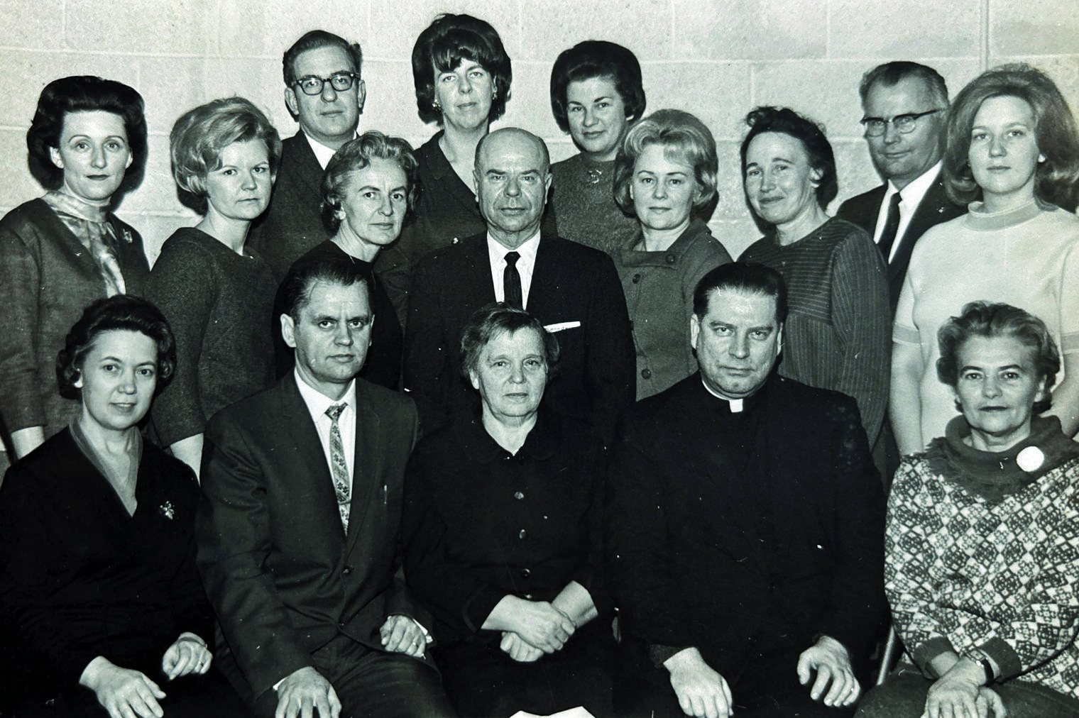 Mokyklos mokytojų grupinė nuotrauka